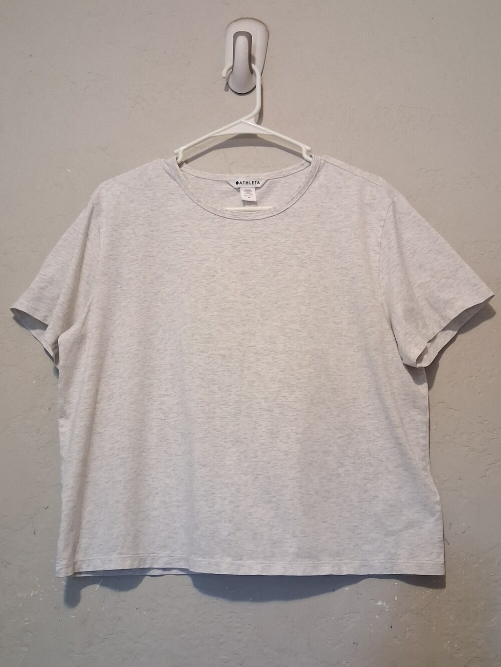 Athleta Ligh Gray T- Shirt Crewneck Short Sleeve SzM Women Basic Casual